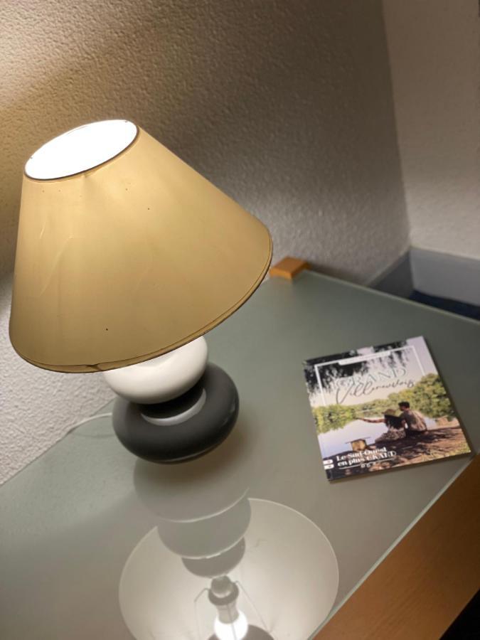Contact Hotel Les Platanes Villeneuve Sur Lot Centre Exterior photo