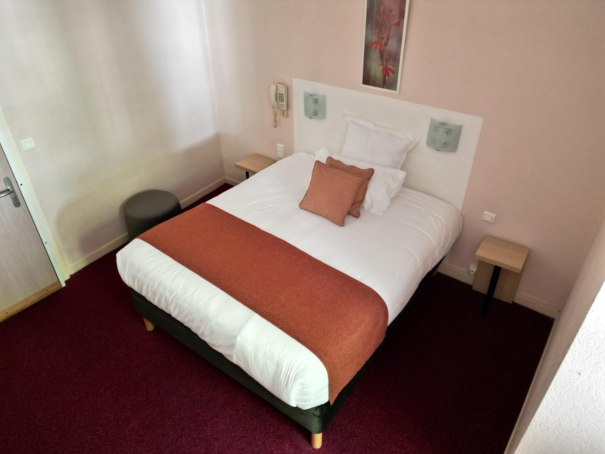 Contact Hotel Les Platanes Villeneuve Sur Lot Centre Exterior photo